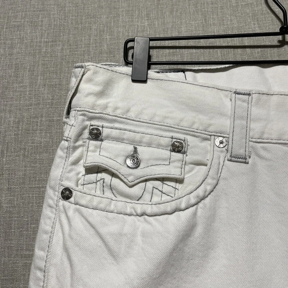 True Religion Straight Jeans Women's 38 White Gray Stitch Flap Meas. 40X31 NEW